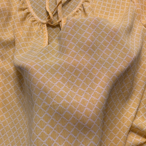 Banana Republic V-neck Tassel Tie Yellow White Blouse Size Medium - Picture 11 of 11